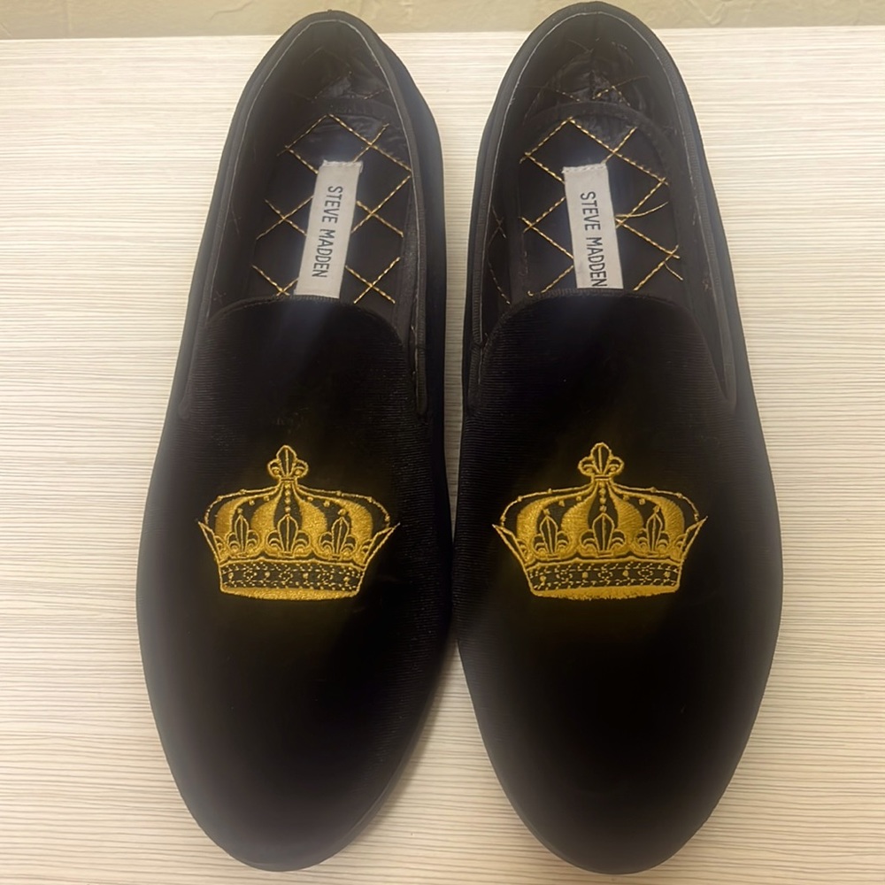 Steve Madden Men’s velvet loafers
